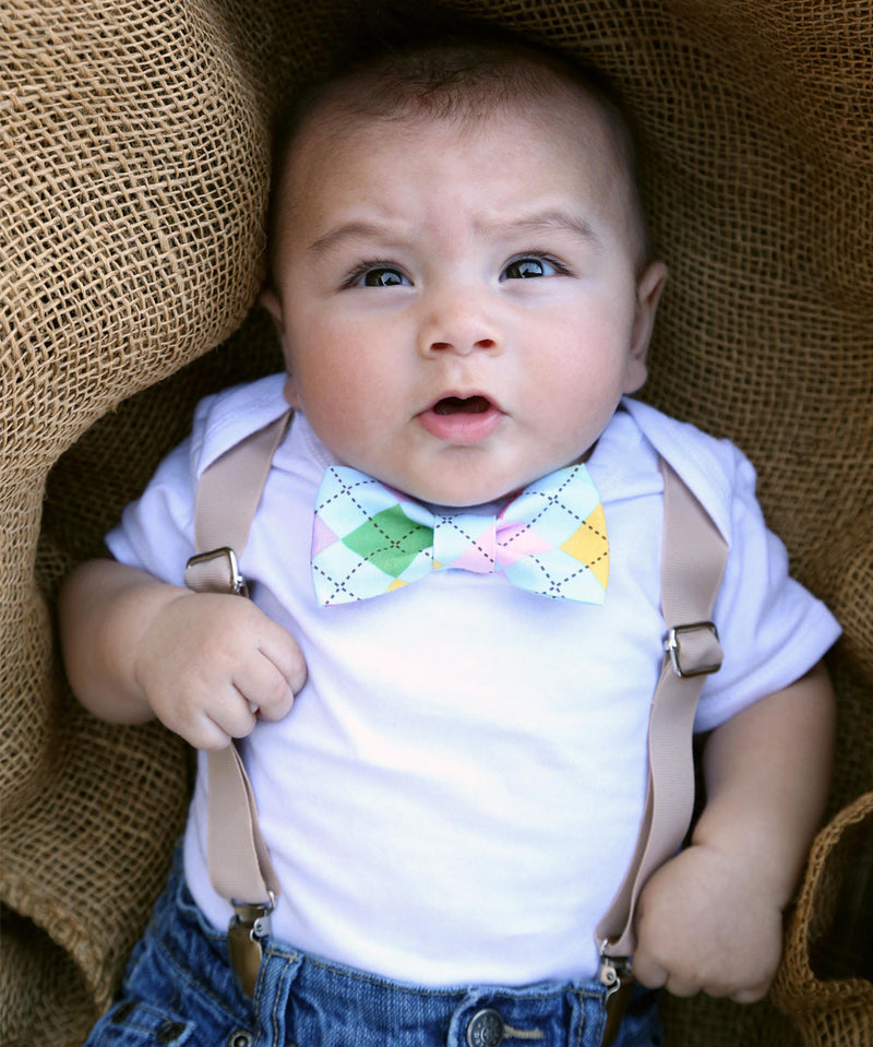 https://www.noahsboytique.com/cdn/shop/products/easter_outfit_baby_bow_argyle_bow_and_tan_suspenders_real_life_800x.jpg?v=1575931696